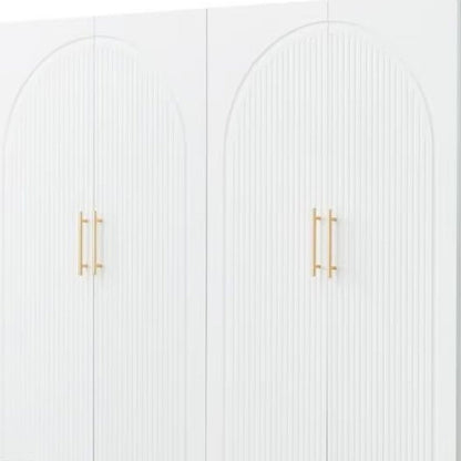 Cómoda combinada de cuatro puertas y cuatro cajones con diseño geométrico tallado en blanco de 74"
