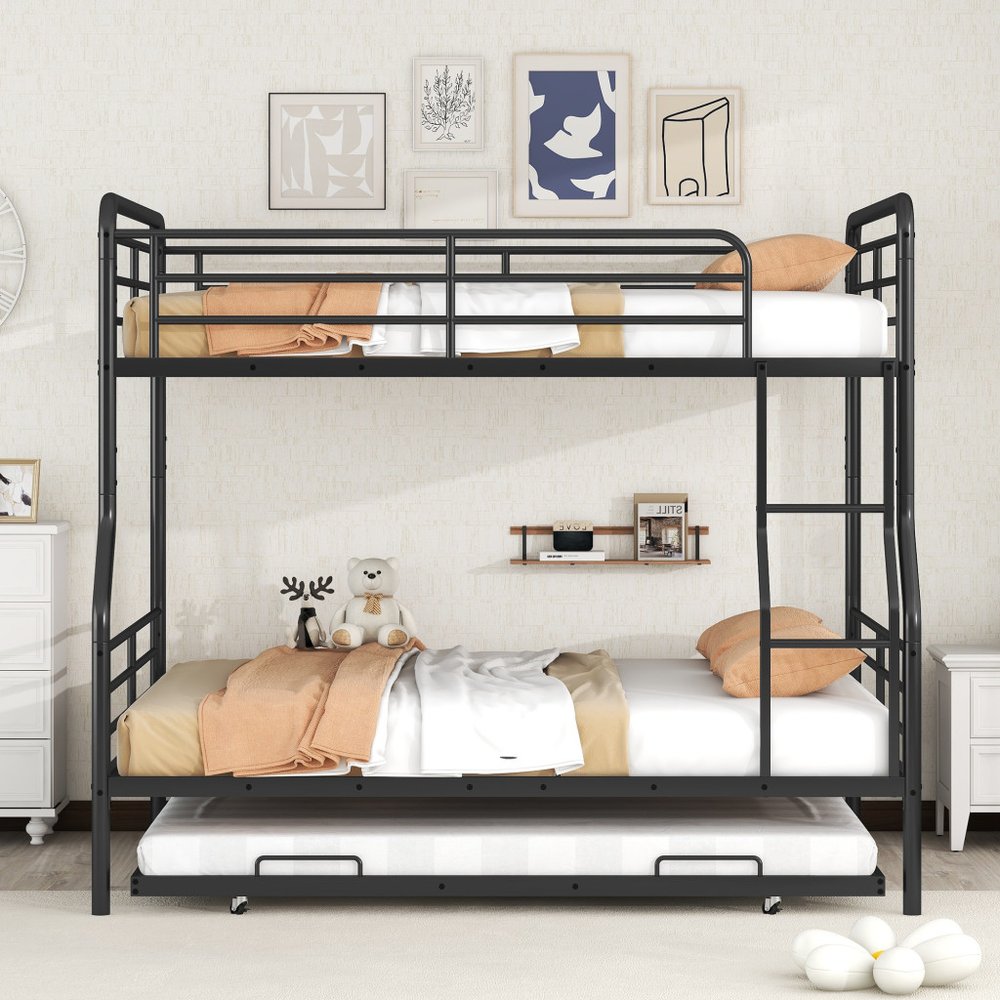 Litera contemporánea de metal color negro tamaño full XL sobre queen con cama nido