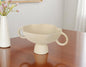 Cuenco de pedestal redondo de aluminio fundido beige de 11" con asas