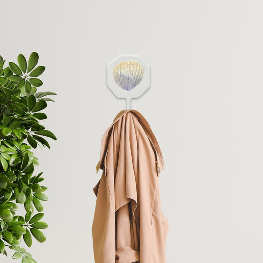 Gancho de pared de hierro fundido color crema y perla de 4" con forma de concha marina
