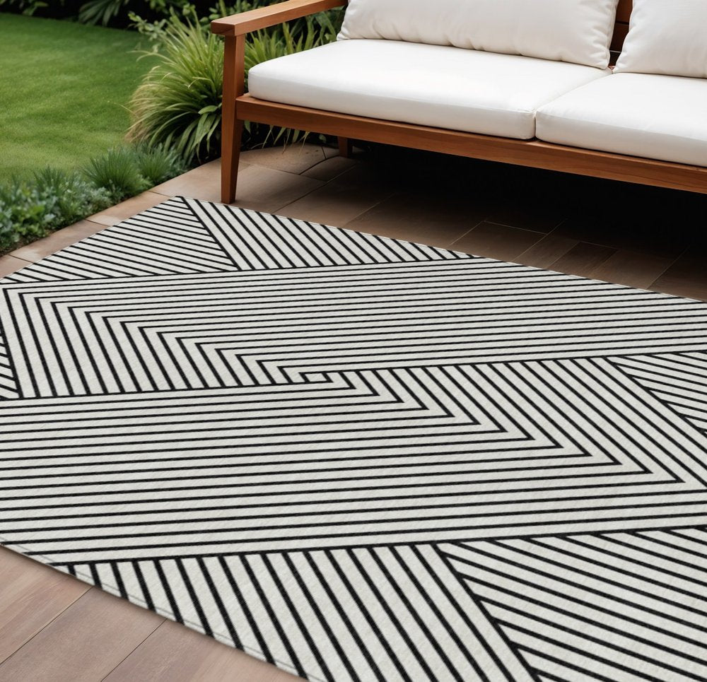 9' X 12' White And Black Geometric Washable Indoor Outdoor Area Rug