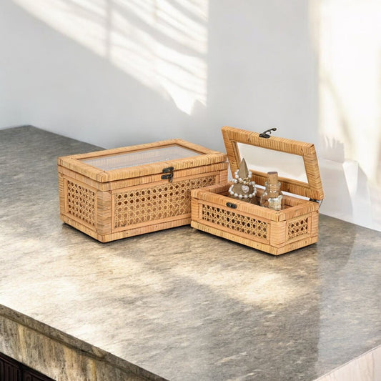 Conjunto de dos joyeros de madera natural de ratán y cristal