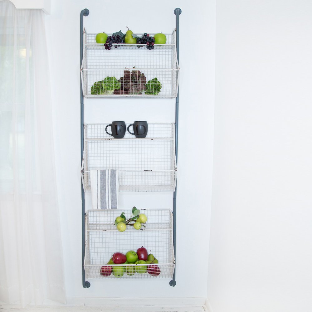 Estante de pared tipo cubículo con cestas metálicas blancas y grises de 24"