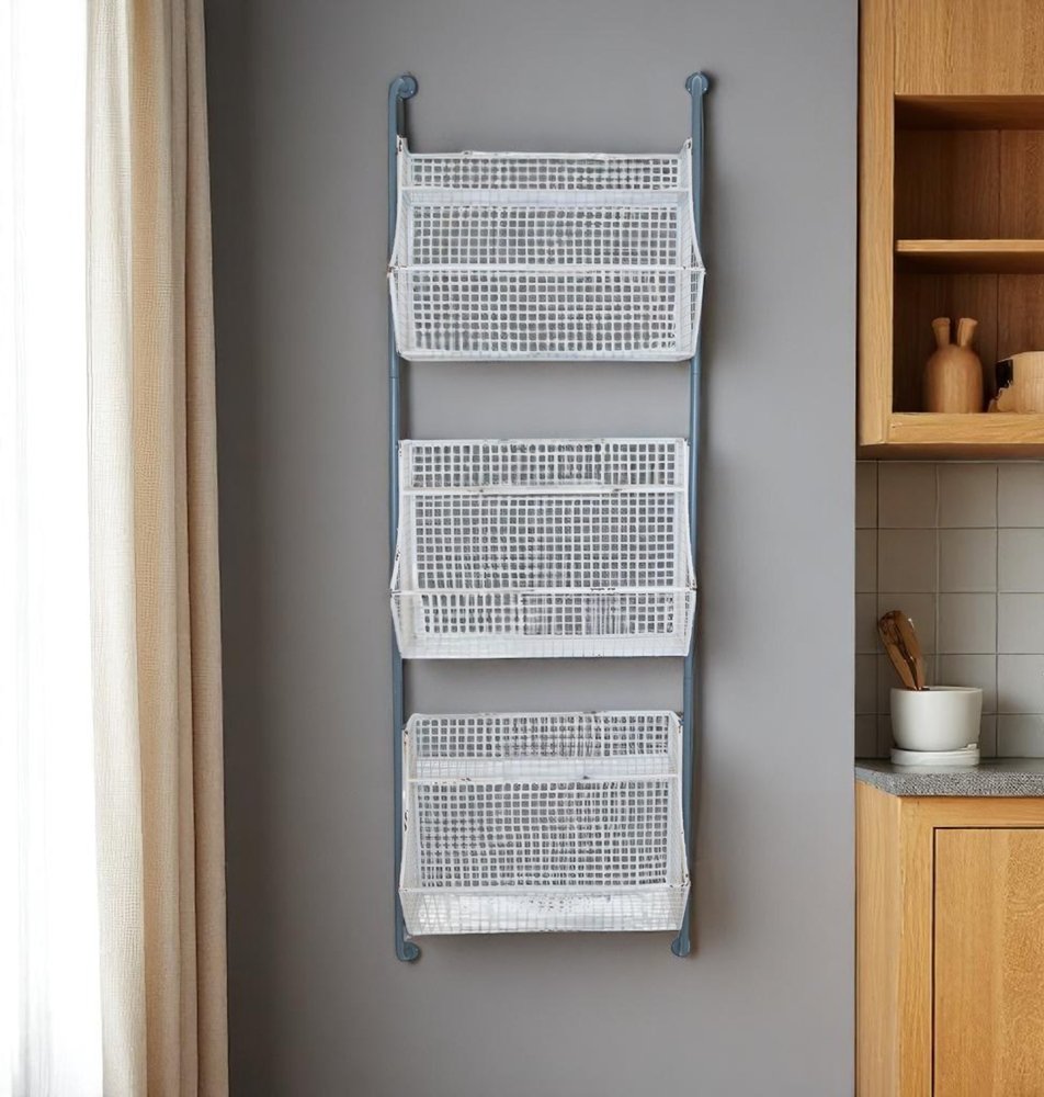 Estante de pared tipo cubículo con cestas metálicas blancas y grises de 24"